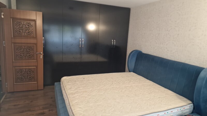 Segarcea nr.7, bl. B13, sector 6.