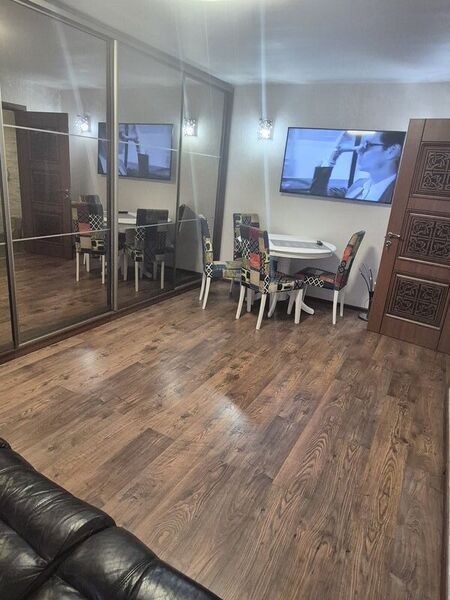 Segarcea nr.7, bl. B13, sector 6.