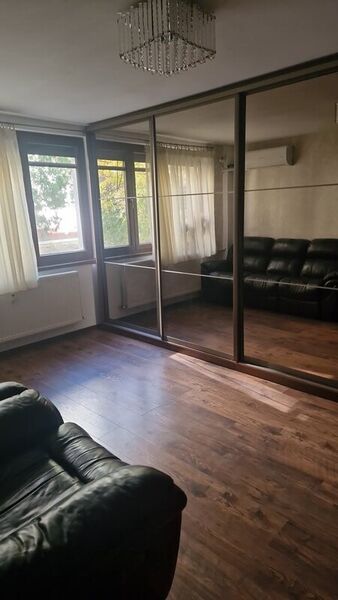 Segarcea nr.7, bl. B13, sector 6.